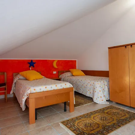 Holiday home Chloe, Wenige Km Von Cagliari Entfernt, Mit Privatem Pool, Garten, Rasen, *
