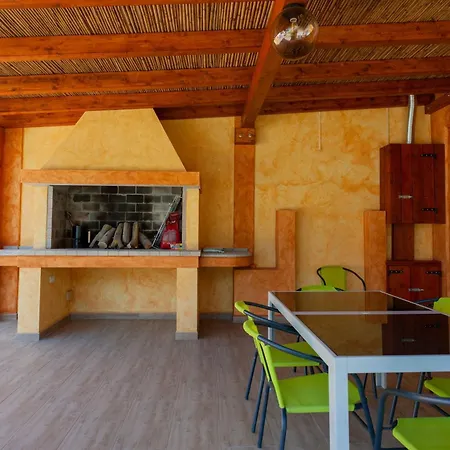 Chloe, Wenige Km Von Cagliari Entfernt, Mit Privatem Pool, Garten, Rasen, Holiday home