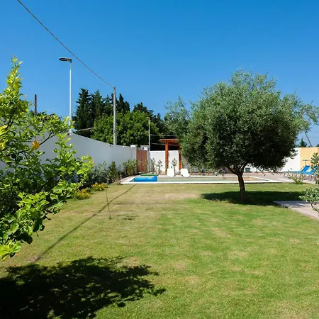 Holiday home Chloe, Wenige Km Von Cagliari Entfernt, Mit Privatem Pool, Garten, Rasen,