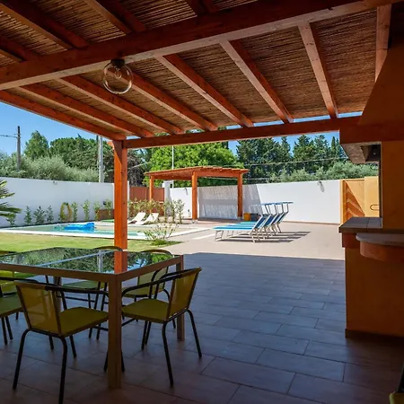 Holiday home Chloe, Wenige Km Von Cagliari Entfernt, Mit Privatem Pool, Garten, Rasen, *