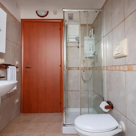 Holiday home Chloe, Wenige Km Von Cagliari Entfernt, Mit Privatem Pool, Garten, Rasen, Capitana