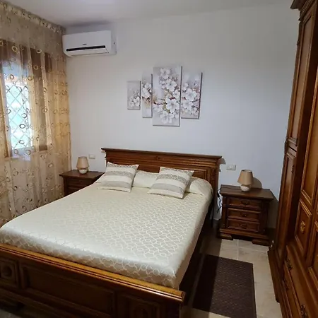 Chloe, Wenige Km Von Cagliari Entfernt, Mit Privatem Pool, Garten, Rasen, Holiday home
