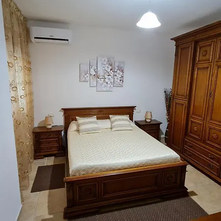 Chloe, Wenige Km Von Cagliari Entfernt, Mit Privatem Pool, Garten, Rasen, Holiday home Capitana