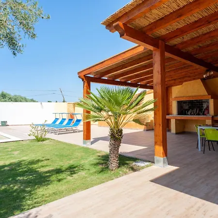 Chloe, Wenige Km Von Cagliari Entfernt, Mit Privatem Pool, Garten, Rasen, * Capitana