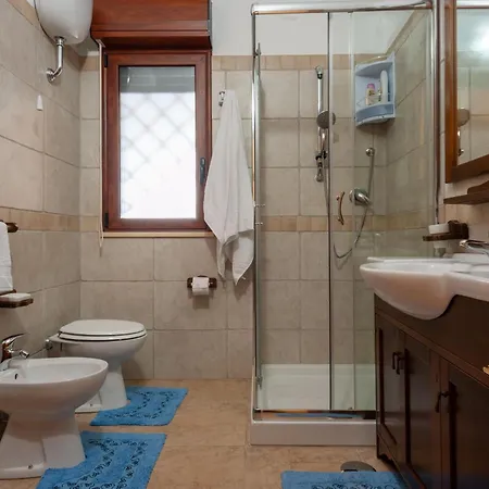 Holiday home Chloe, Wenige Km Von Cagliari Entfernt, Mit Privatem Pool, Garten, Rasen, *