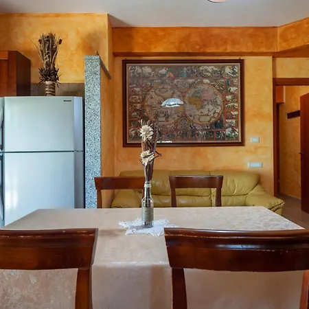 Holiday home Chloe, Wenige Km Von Cagliari Entfernt, Mit Privatem Pool, Garten, Rasen, Capitana