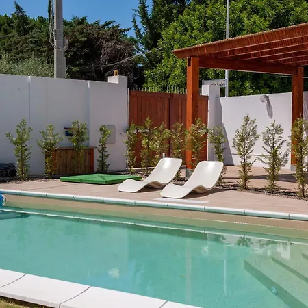 Chloe, Wenige Km Von Cagliari Entfernt, Mit Privatem Pool, Garten, Rasen, Holiday home *